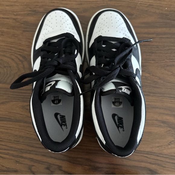 Nike Panda Dunks - Picture 2 of 4